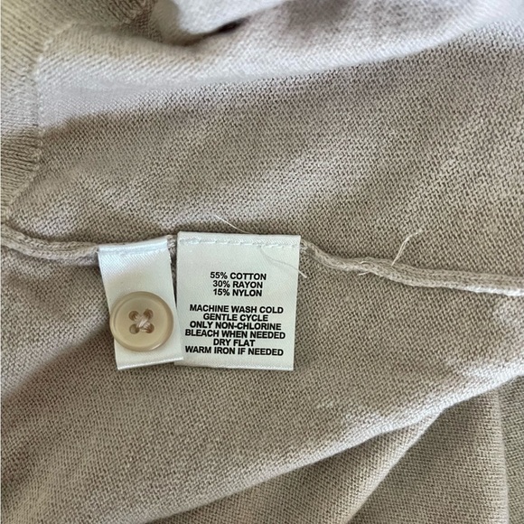 ANN TAYLOR LOFT Women’s Beige Ruffle Front V Neck Cardigan Sweater-Size S - Picture 4 of 4